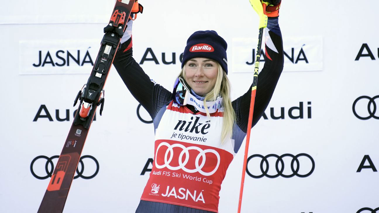 Mikaela Shiffrin wins WC slalom after Petra Vlhová injury