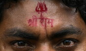 il corpo è un tempio: gli indiani tatuati mostrano la loro devozione indù