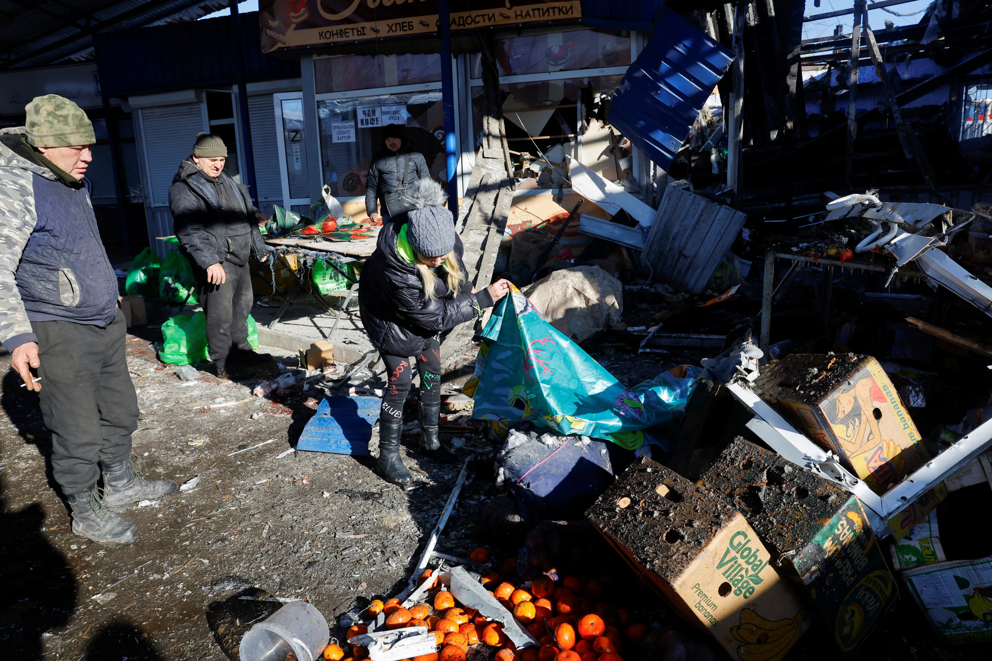 légicsapás ért egy donyecki piacot, legalább 25-en meghaltak