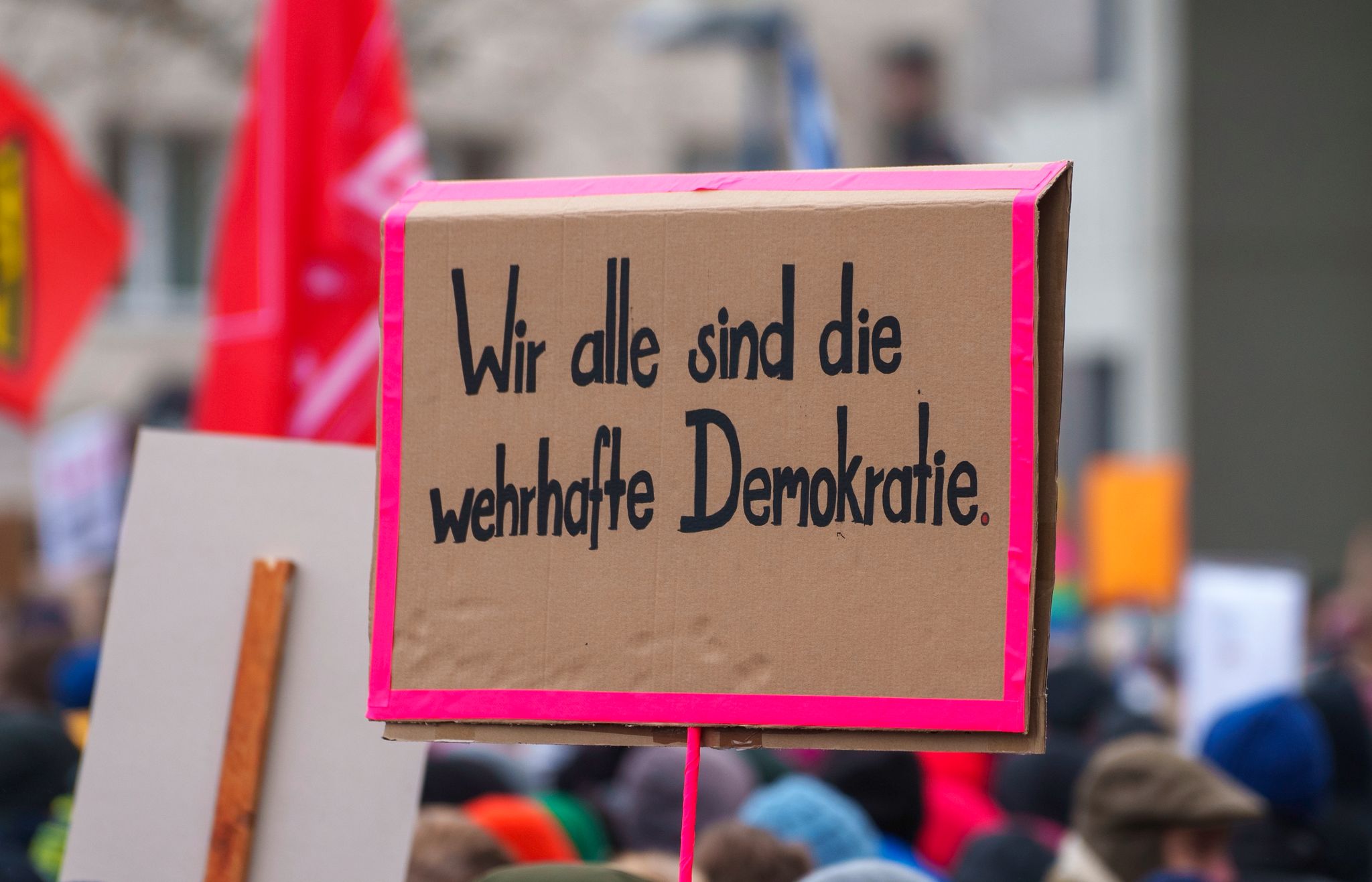 rund 800 menschen auf demo in neubrandenburg gegen rechts