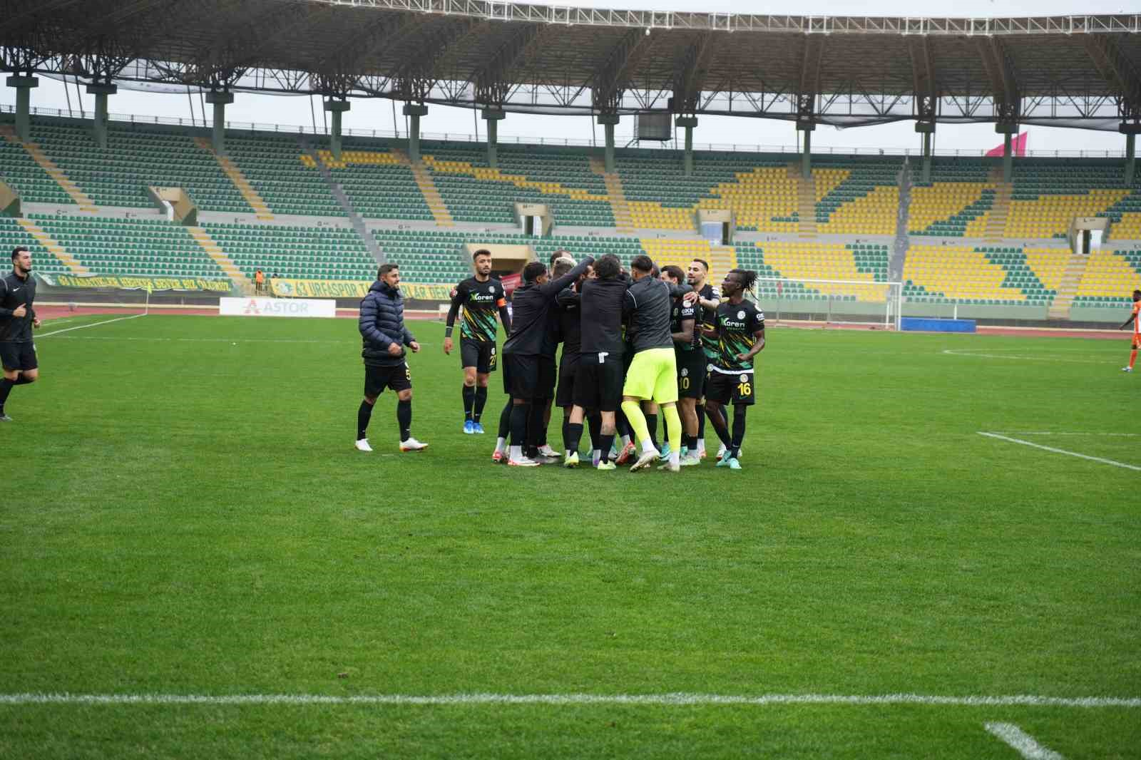 Trendyol 1. Lig: Şanlıurfaspor: 1 - Adanaspor: 0 (İlk Yarı)