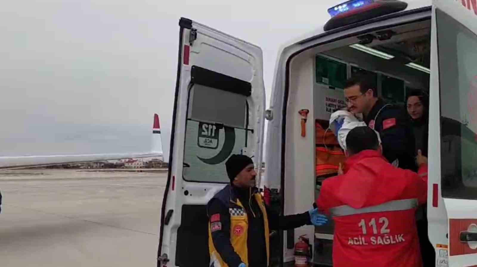 van’da kalp hastası bebek için ambulans uçak havalandı