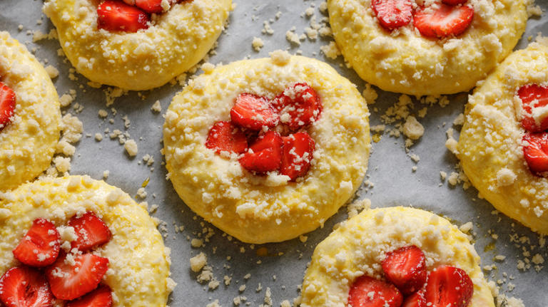 Fresh Strawberries Vs Frozen: Which Are Better For Baking Cookies?