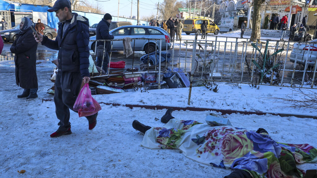 rússia qualifica de 'terrorista' ataque ucraniano a mercado em donetsk que matou ao menos 25 pessoas