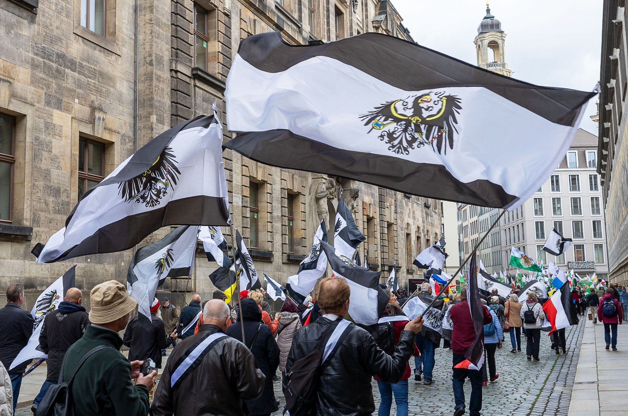 Neue Details Zu Razzia Gegen «Reichsbürger» Und Deren Milieu