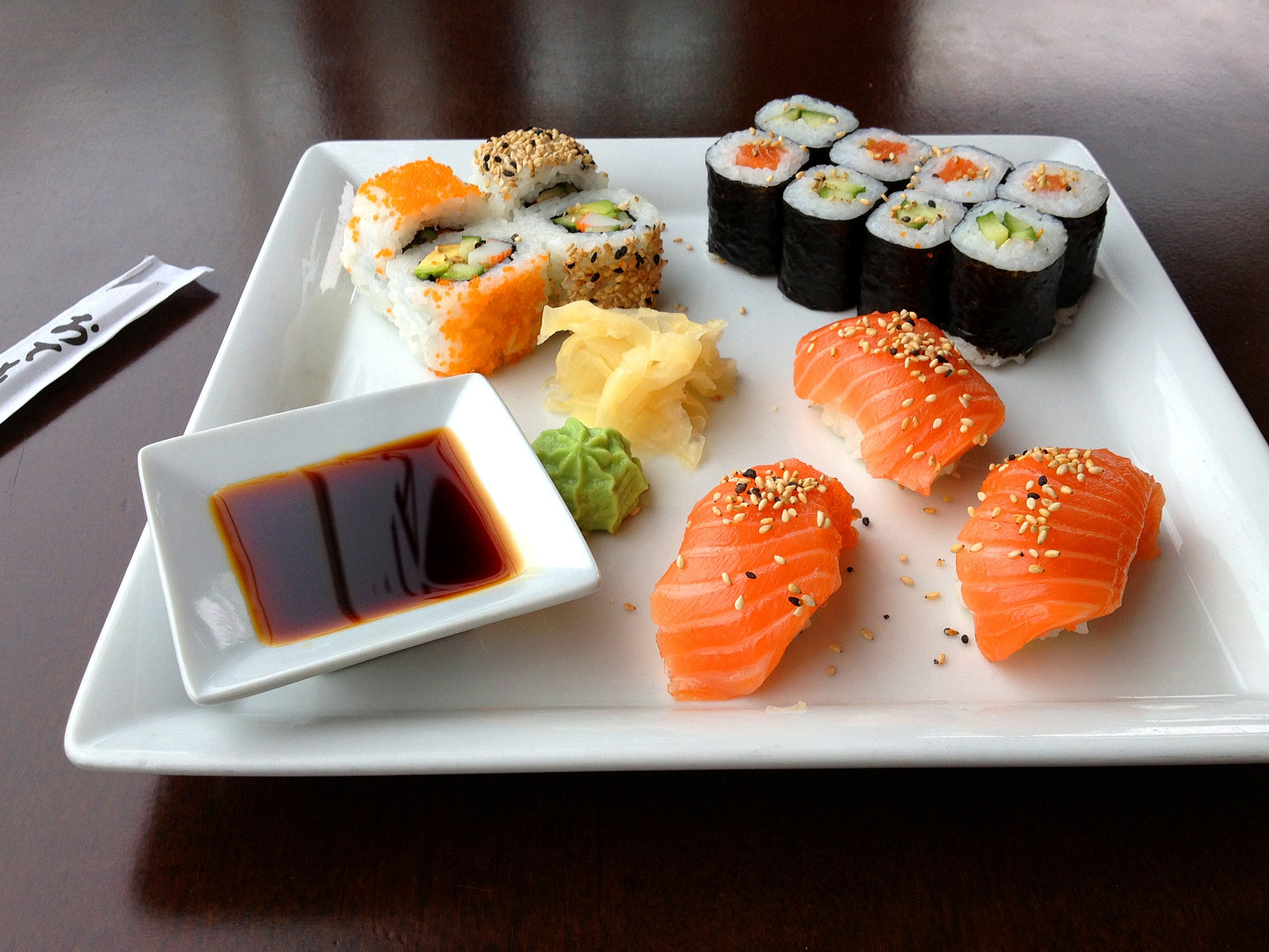 jak se jí japonské jídlo sushi? wasabi a sójovka se nemíchají, také pozor na zázvor