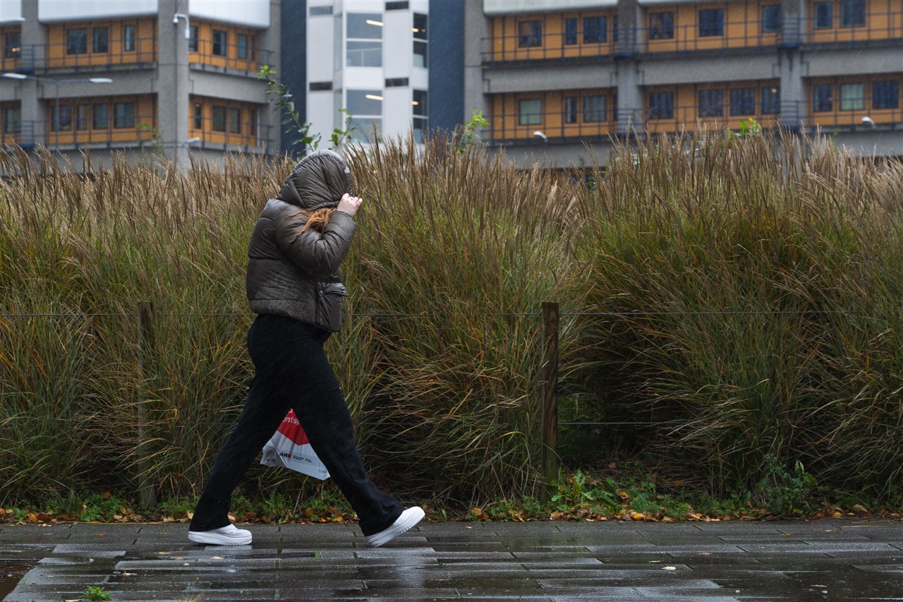 weersomslag in nederland: zware windstoten op komst
