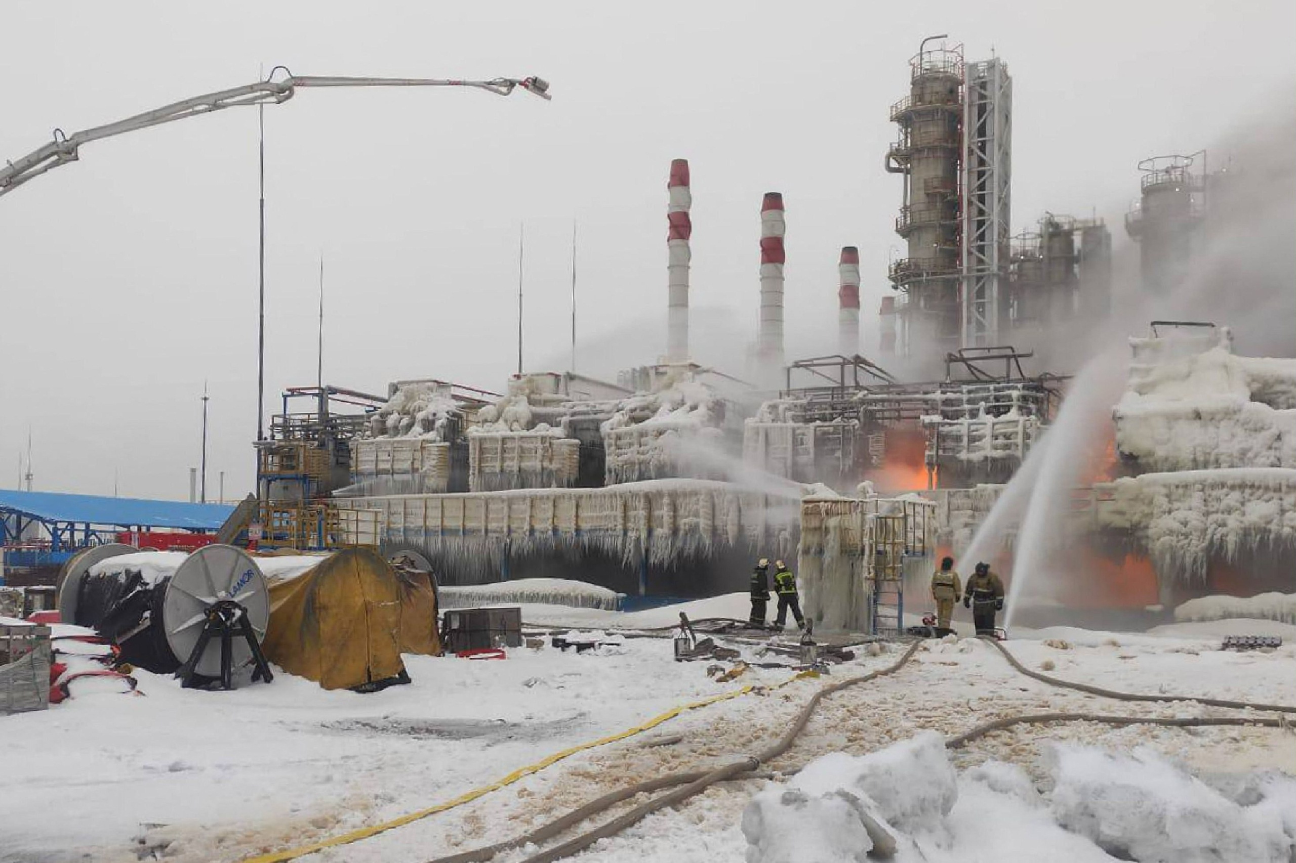 kreml syyttää kaasuterminaalin palosta ukrainaa – myös ukrainalaismedian mukaan palon sytytti ukrainan tiedustelupalvelun lennokki-isku