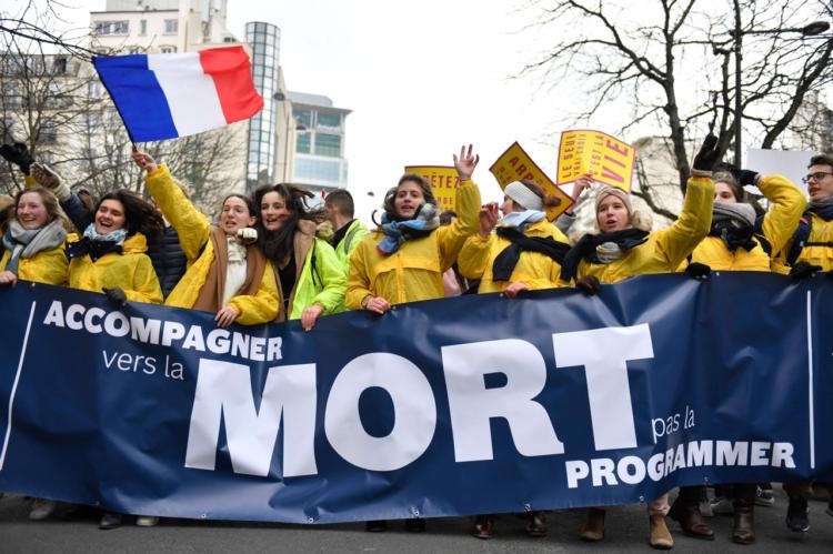 les opposants à l’ivg organisent une « marche pour la vie » ce dimanche à paris