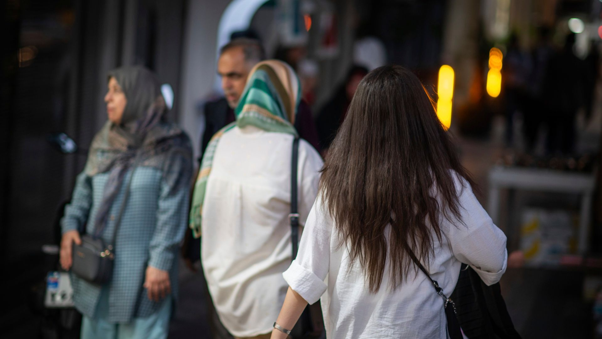 iran verschickt zehntausende sms-warnungen nach kopftuchverstößen