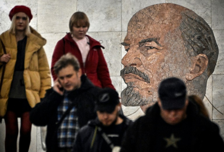 russos se esquecem de lenin e putin questiona seu legado um século após sua morte