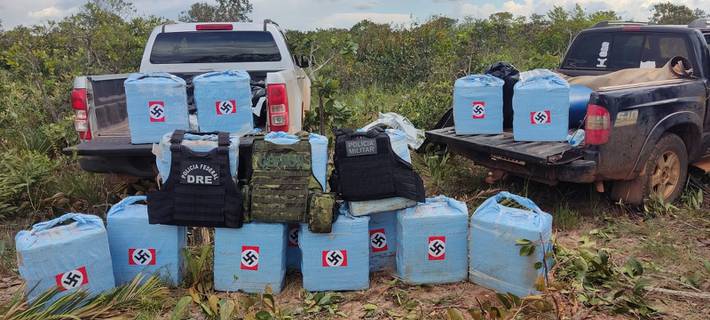 polícia de mato grosso apreende 500 kg de cocaína com símbolo nazista