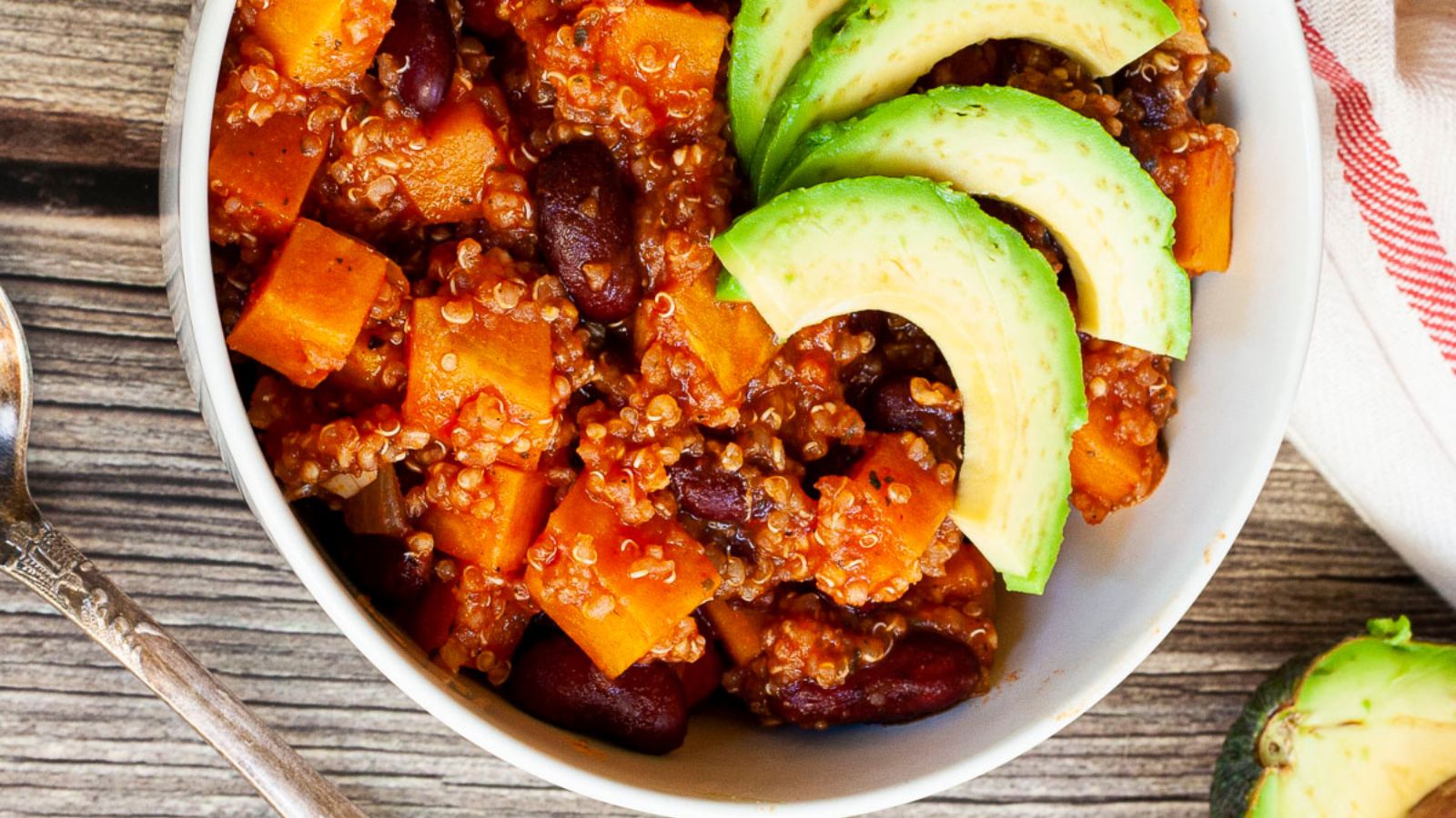 <p>This quinoa sweet potato chili is a perfect meatless and hearty meal that can be made in under 30 minutes. With a combination of quinoa, sweet potatoes, beans, and spices, this chili is flavorful, filling, and nutritious.</p><p><strong>Recipe: <a href="https://mypureplants.com/quinoa-sweet-potato-chili/">quinoa sweet potato chili</a></strong></p>