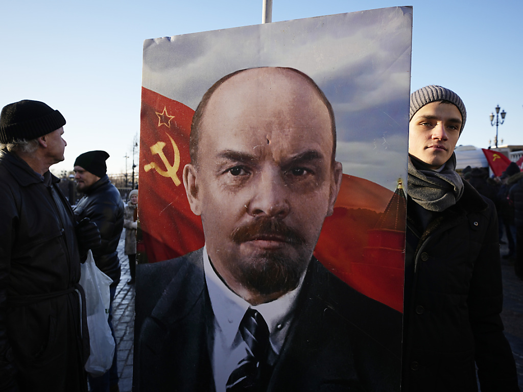 russlands kommunisten begehen 100. todestag lenins