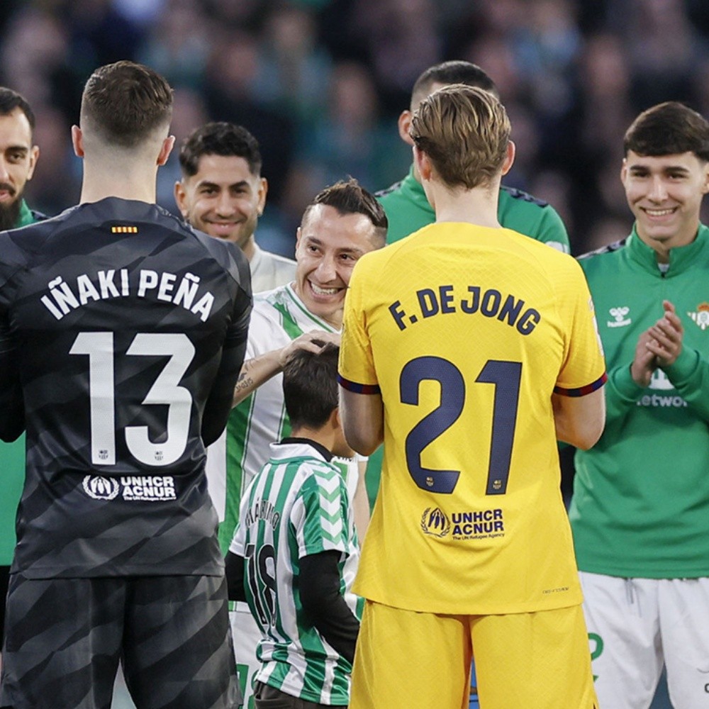 laliga: la tremenda despedida del real betis a andrés guardado vs barcelona (video)