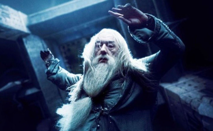 ¿por qué razón tuvo que morir dumbledore en harry potter?