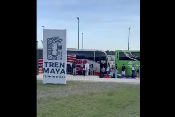 tren maya suspende venta de boletos tras presentar fallas; pasajeros fueron trasladados en camiones