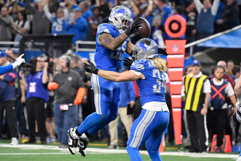 Holy Cross grad Derrick Barnes' interception punches Lions' ticket to