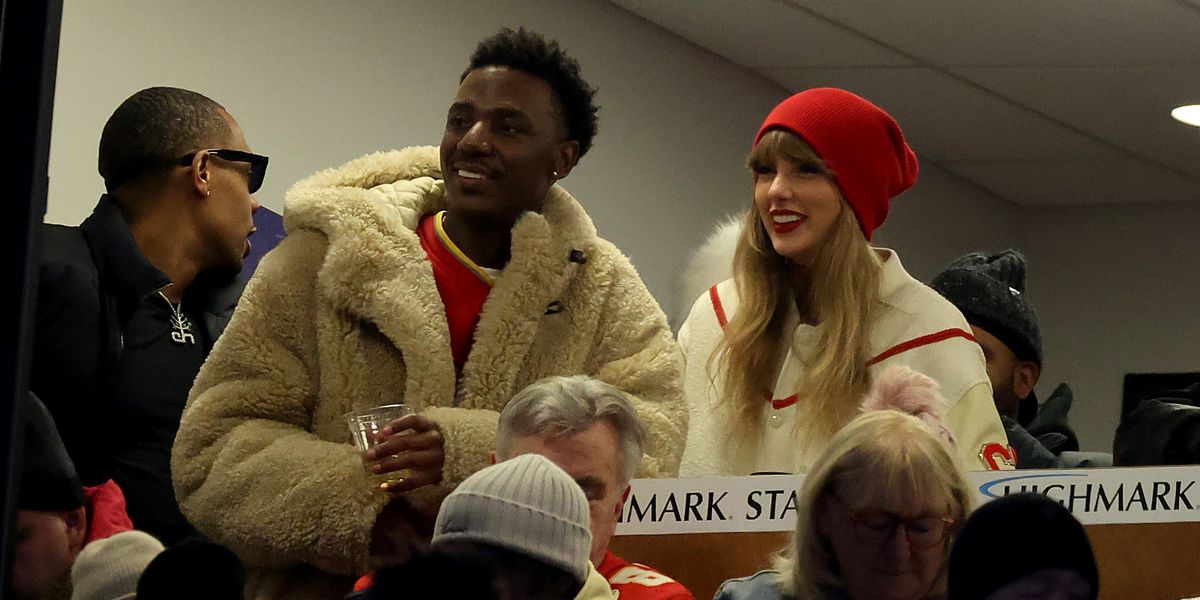 Taylor Swift Cheers On Travis Kelce’s Touchdowns At The Kansas City ...