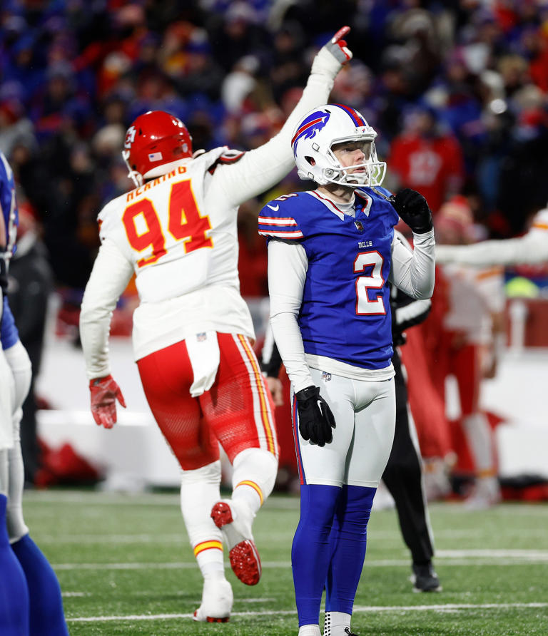 Chiefs, Patrick Mahomes break Bills' hearts again. But 'wide right' is