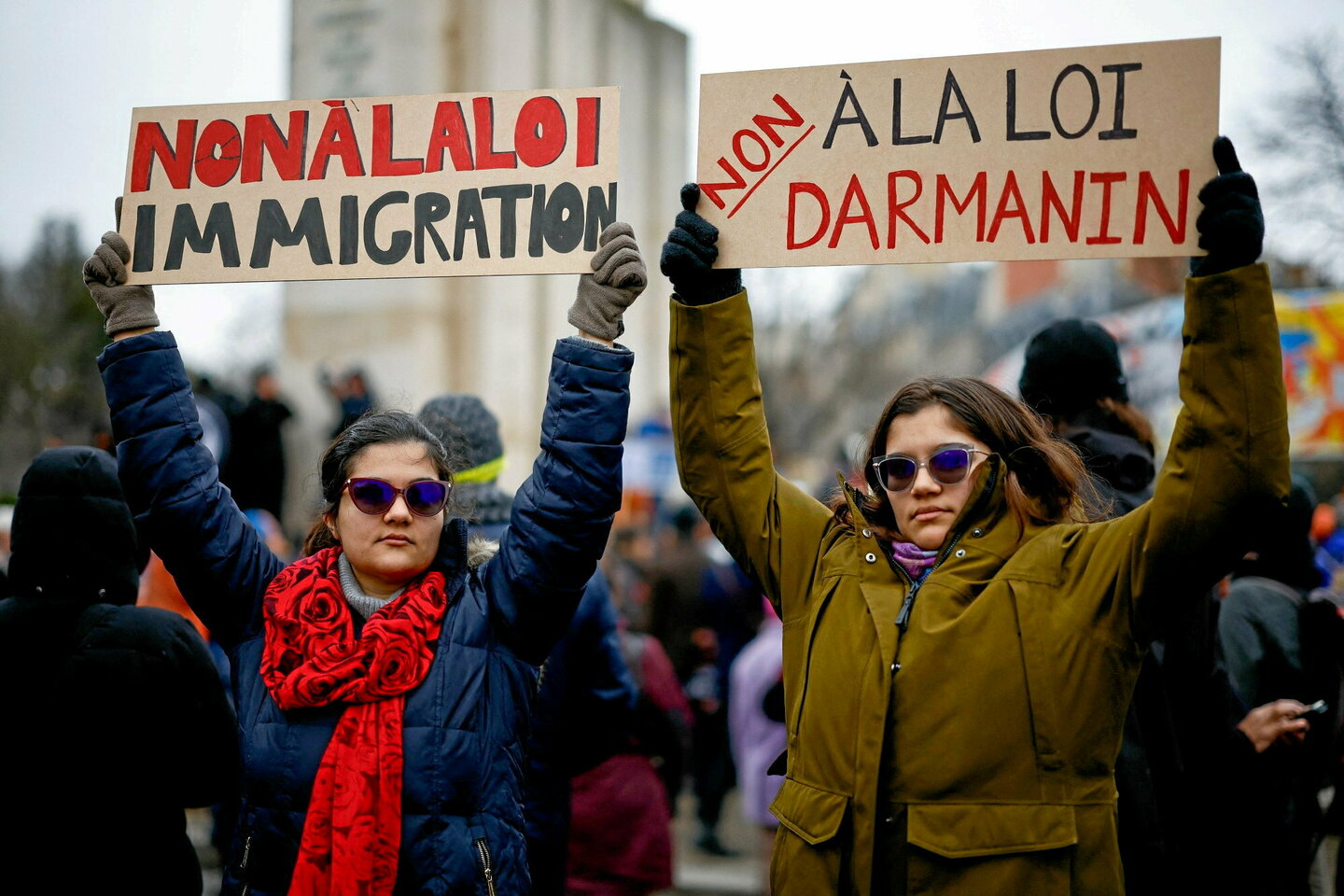 manifestations contre la loi immigration : 75 000 participants en france
