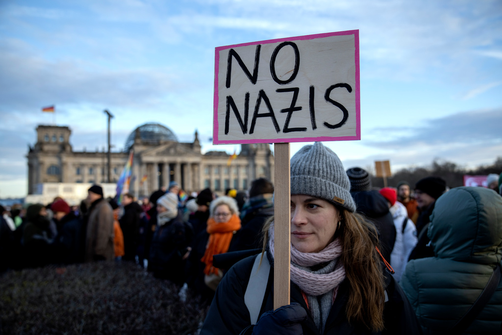 massiva demonstrationer mot tyska extremhögern