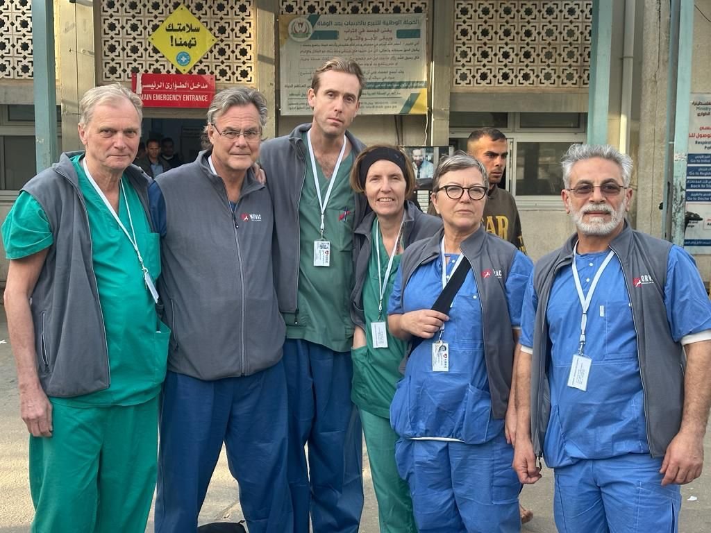 norsk lege i gaza: folk flykter fra sykehuset etter angrep