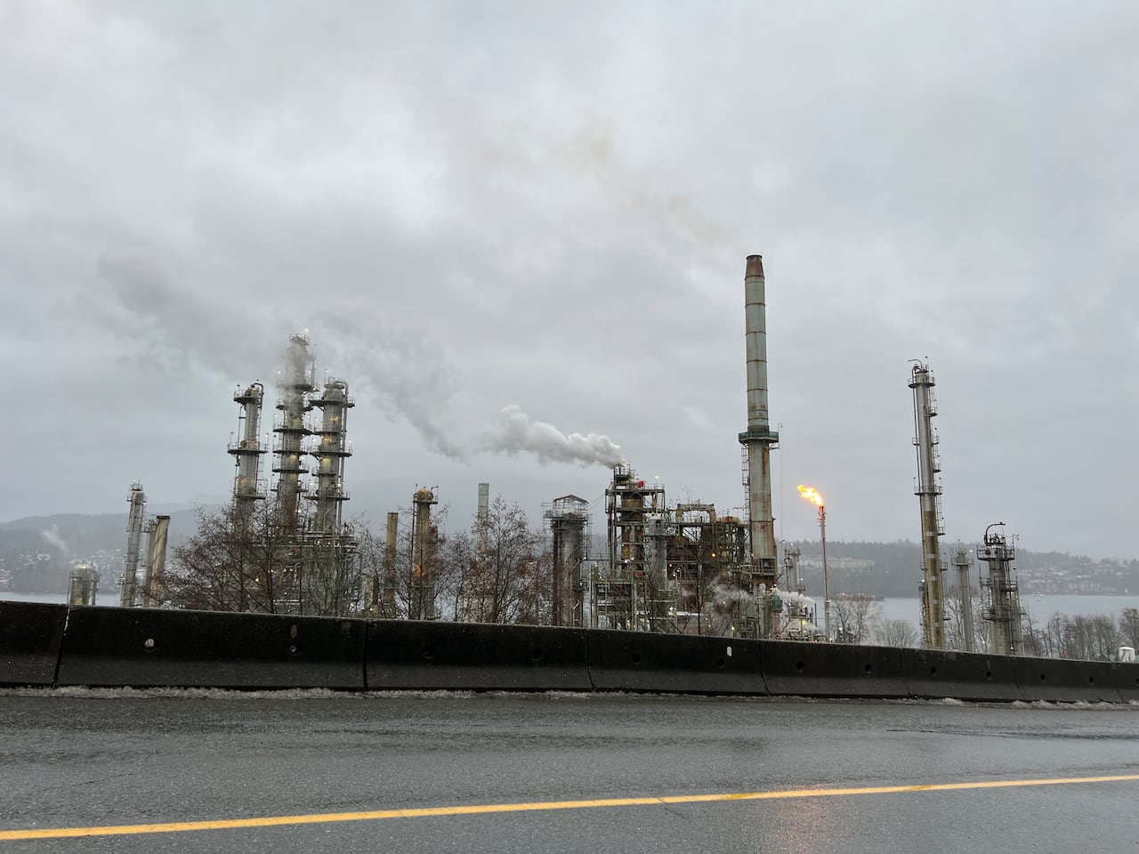 Burnaby, B.C., Fuel Refinery Warns Over More Odour, Flaring And Visible ...