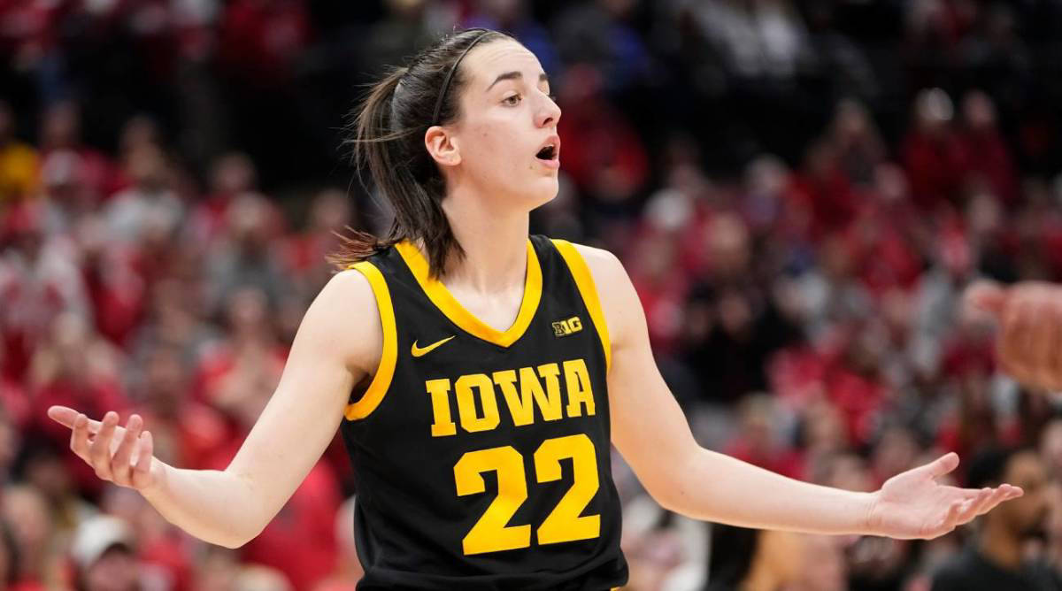 Iowa’s Caitlin Clark Painfully Collides With Ohio State Fan On Court ...