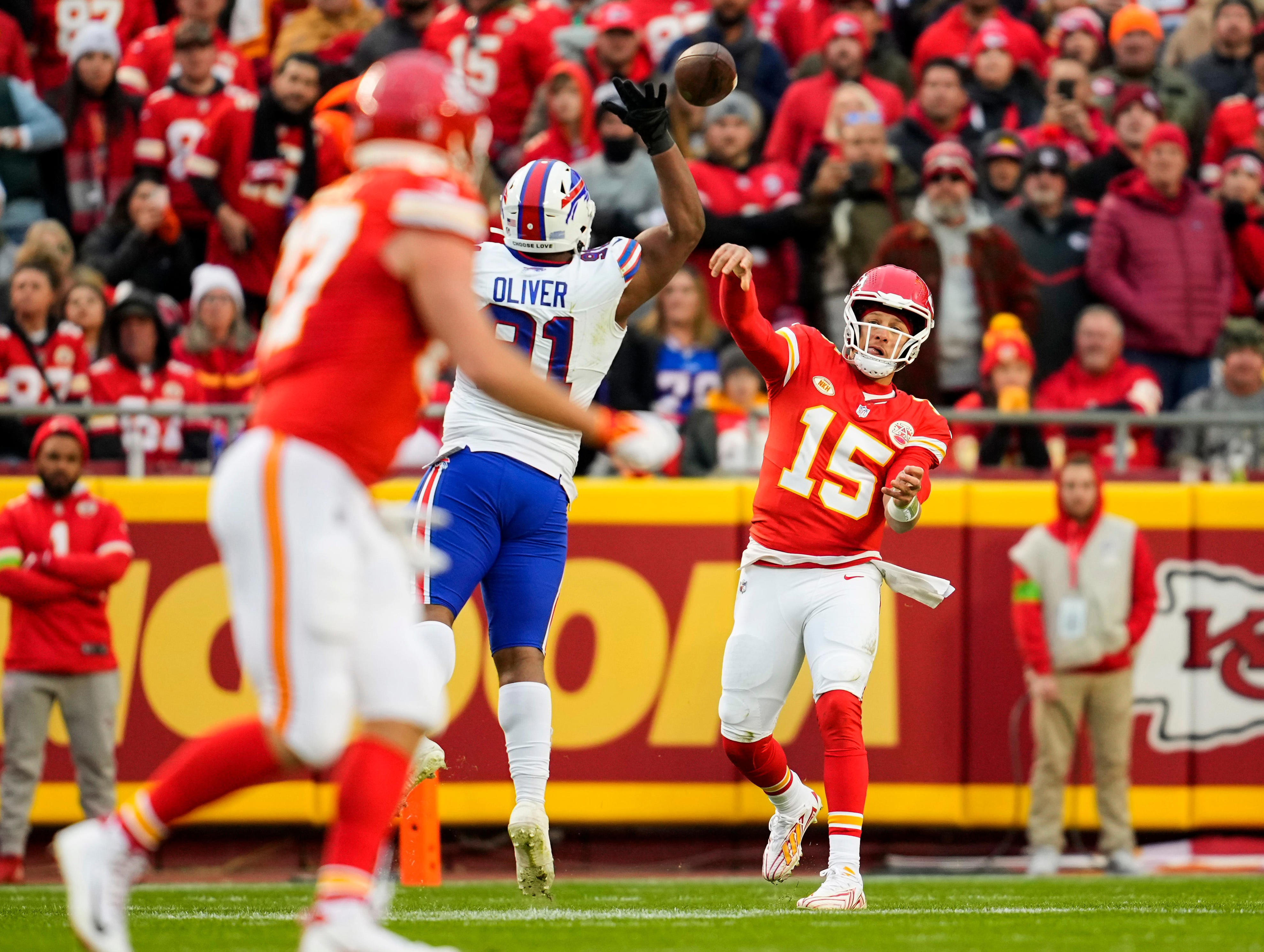 Chiefs Stars Patrick Mahomes, Travis Kelce Made NFL History In Win Vs ...