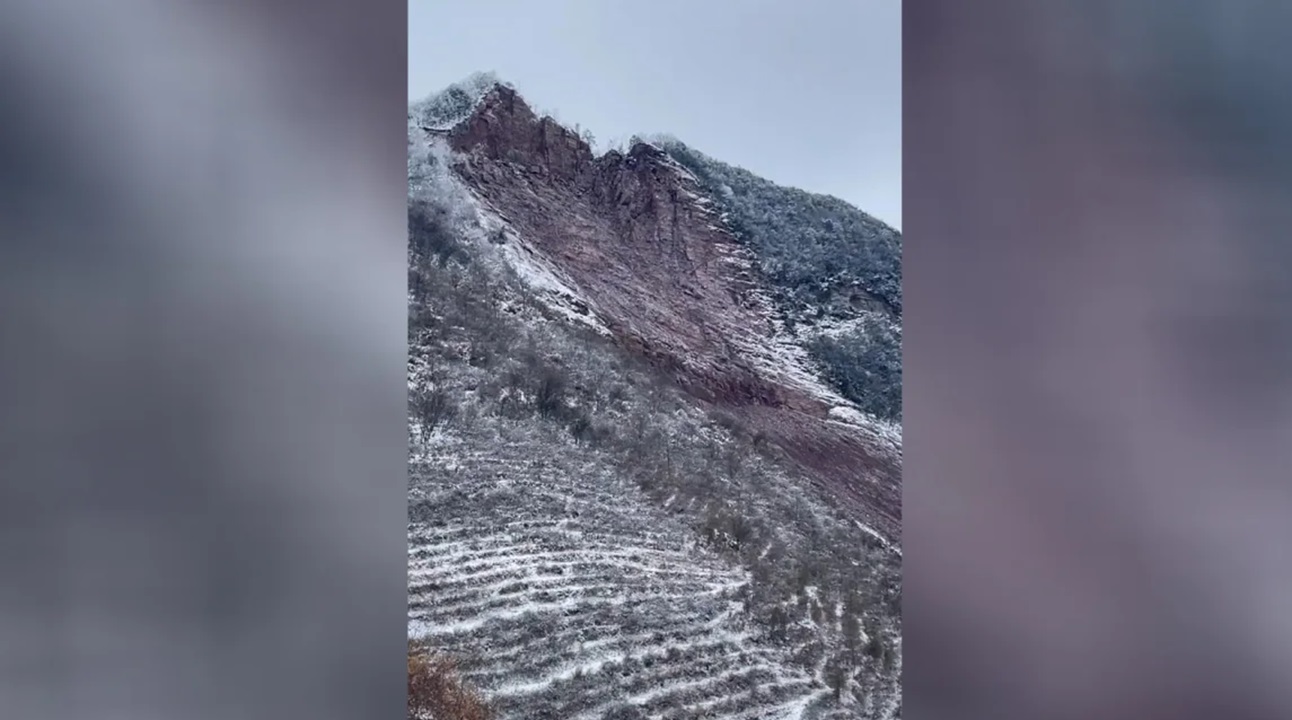 un deslizamiento de tierra entierra a decenas de personas en el suroeste de china bajo gélidas temperaturas invernales