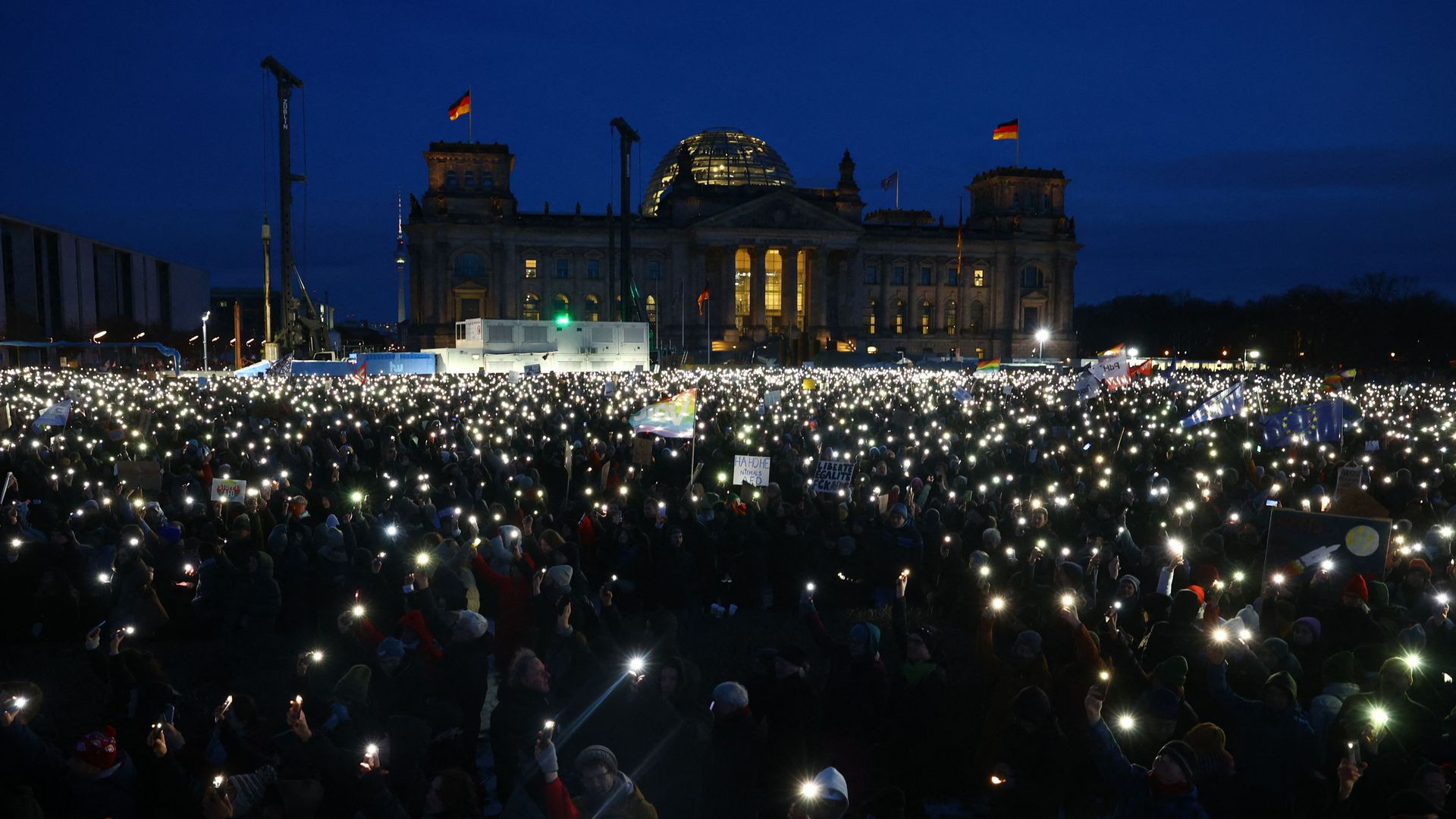 Demo-Wochenende: Hunderttausende Demonstrieren Gegen Rechtsextremismus