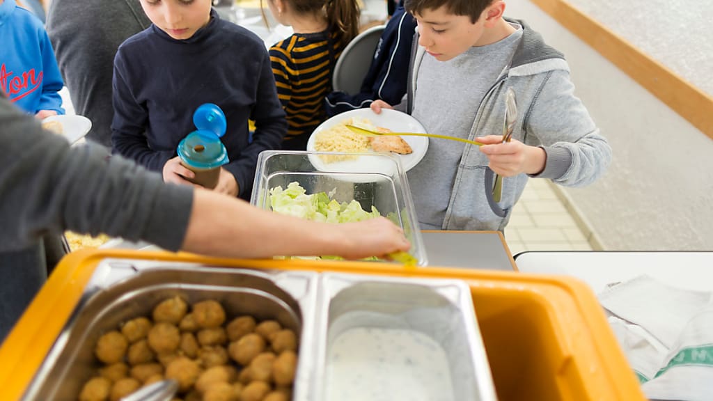 kinderbetreuung: stadtluzerner kinder sollen standardmässig in der schule essen