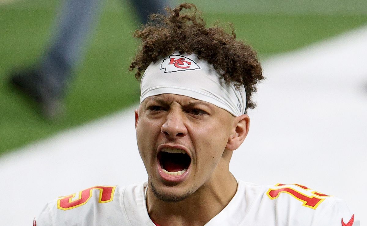 Josh Allen Got A Very Special Message From Patrick Mahomes After Bills ...