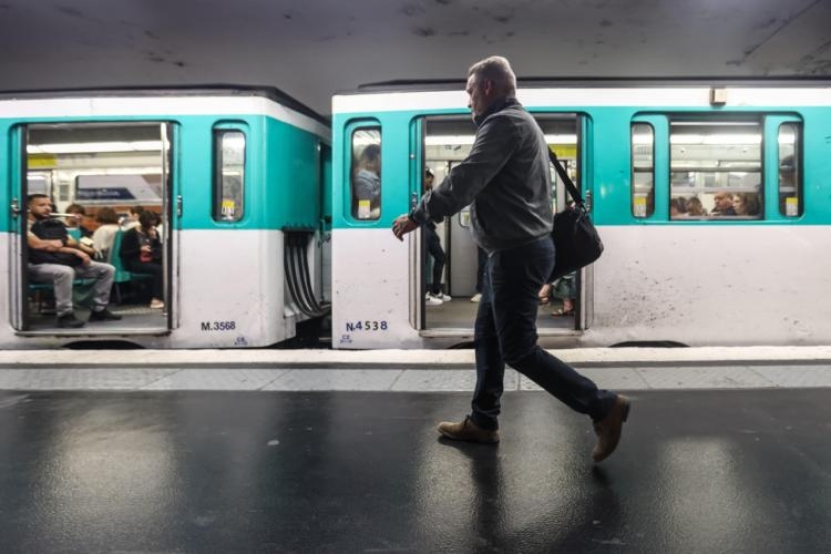 pollution dans le métro et le rer à paris : trois stations dans le rouge