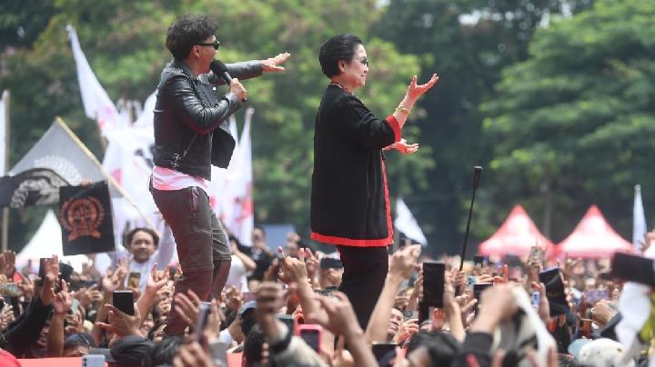 Megawati Joget Bersama Slank Bawakan Lagu Orkes Sakit Hati Di Bandung ...