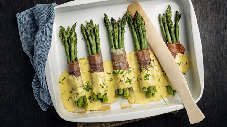 Take Roasted Asparagus Up A Notch With Hollandaise Sauce
