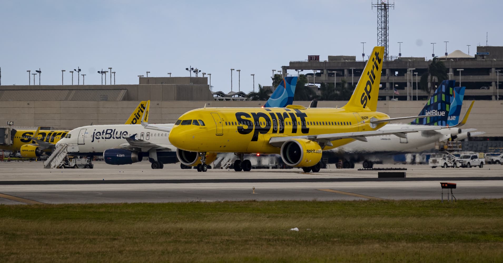 Spirit Airlines Shares Extend Rebound After It Appeals Ruling Blocking ...