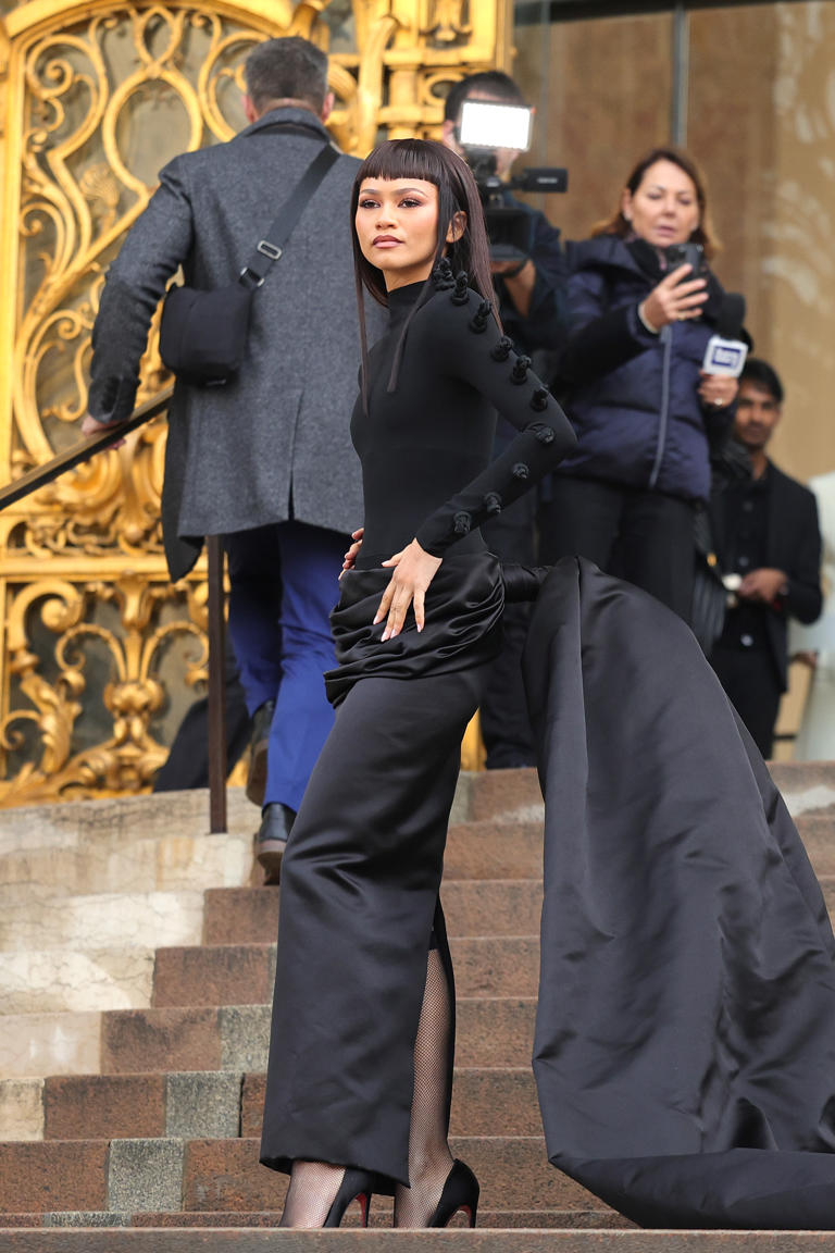Zendaya rocks blunt ‘Gale Weathers’ bangs at Schiaparelli Paris Fashion ...