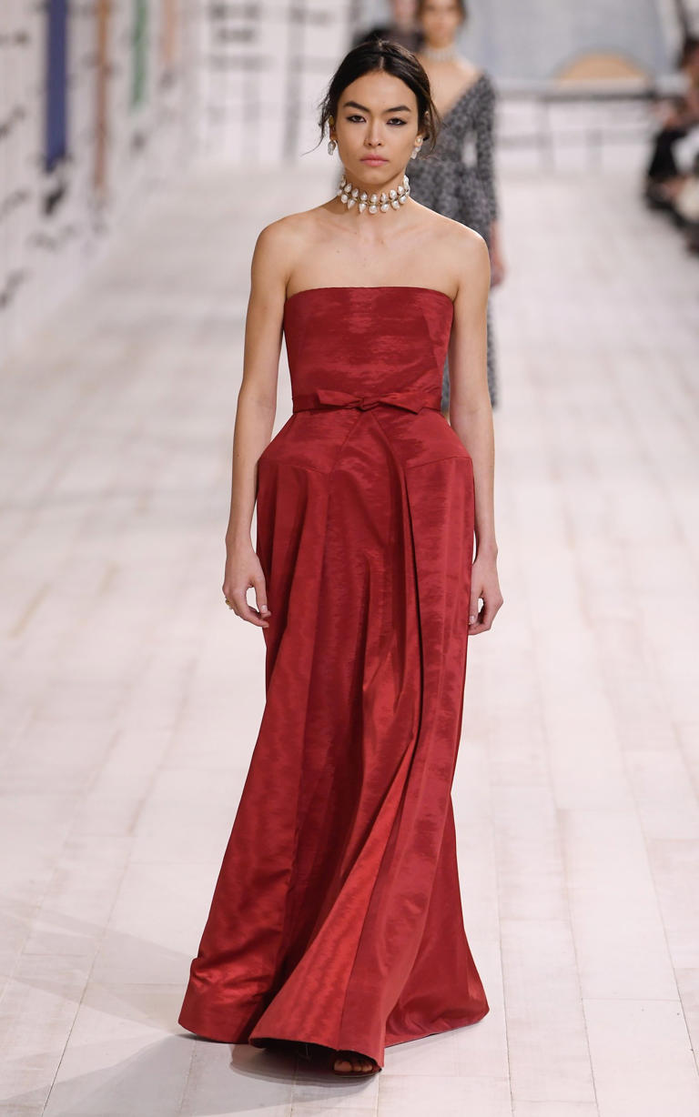 Dior’s new couture collection boasts feminine silhouettes for the ...