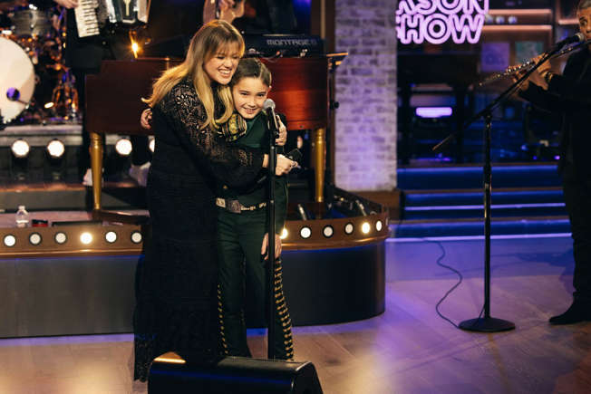 San Antonio star and world's youngest mariachi, Mateo López, performs duet with Kelly Clarkson