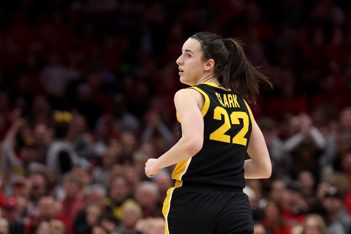 Everyone's Crushing WNBA Legend For Being Wrong About Caitlin Clark