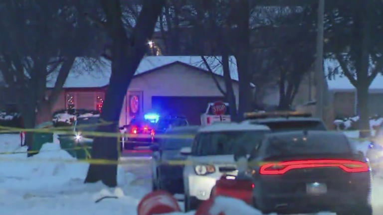 Manhunt Underway After 8 People Killed In Chicago Suburbs Illinois Police