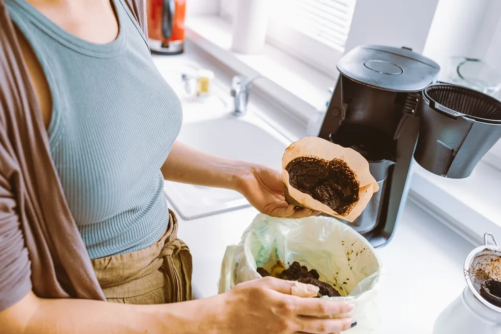 7 ideas superútiles para reutilizar el café molido (todo eso puedes hacer, y tú lo estás desperdiciando)
