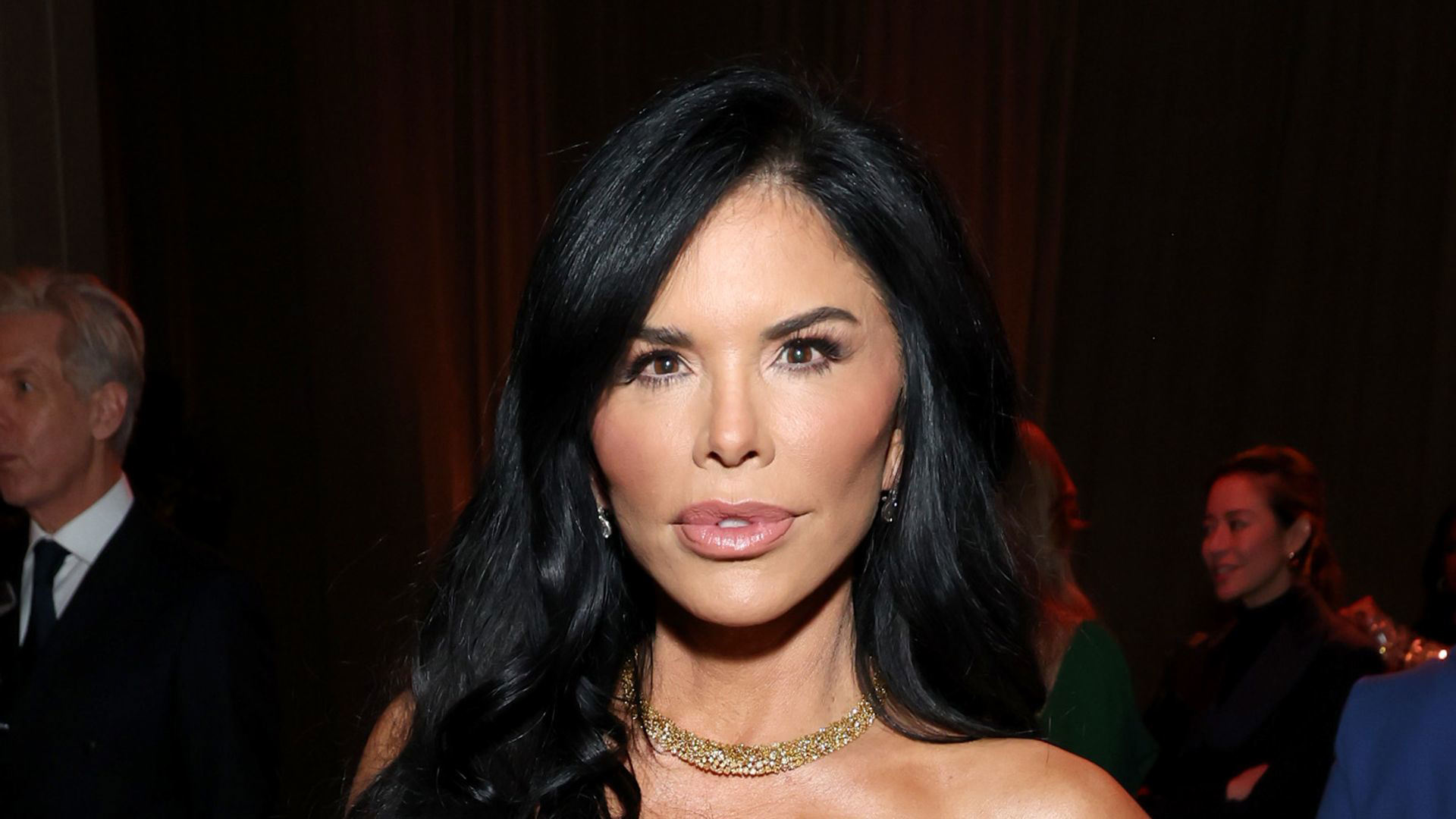 Lauren Sanchez dons glamorous figure-hugging red gown with cut-outs for ...
