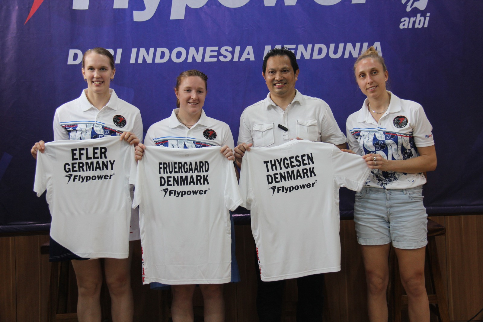 produk indonesia mendunia, flypower kontrak 3 pebulu tangkis denmark
