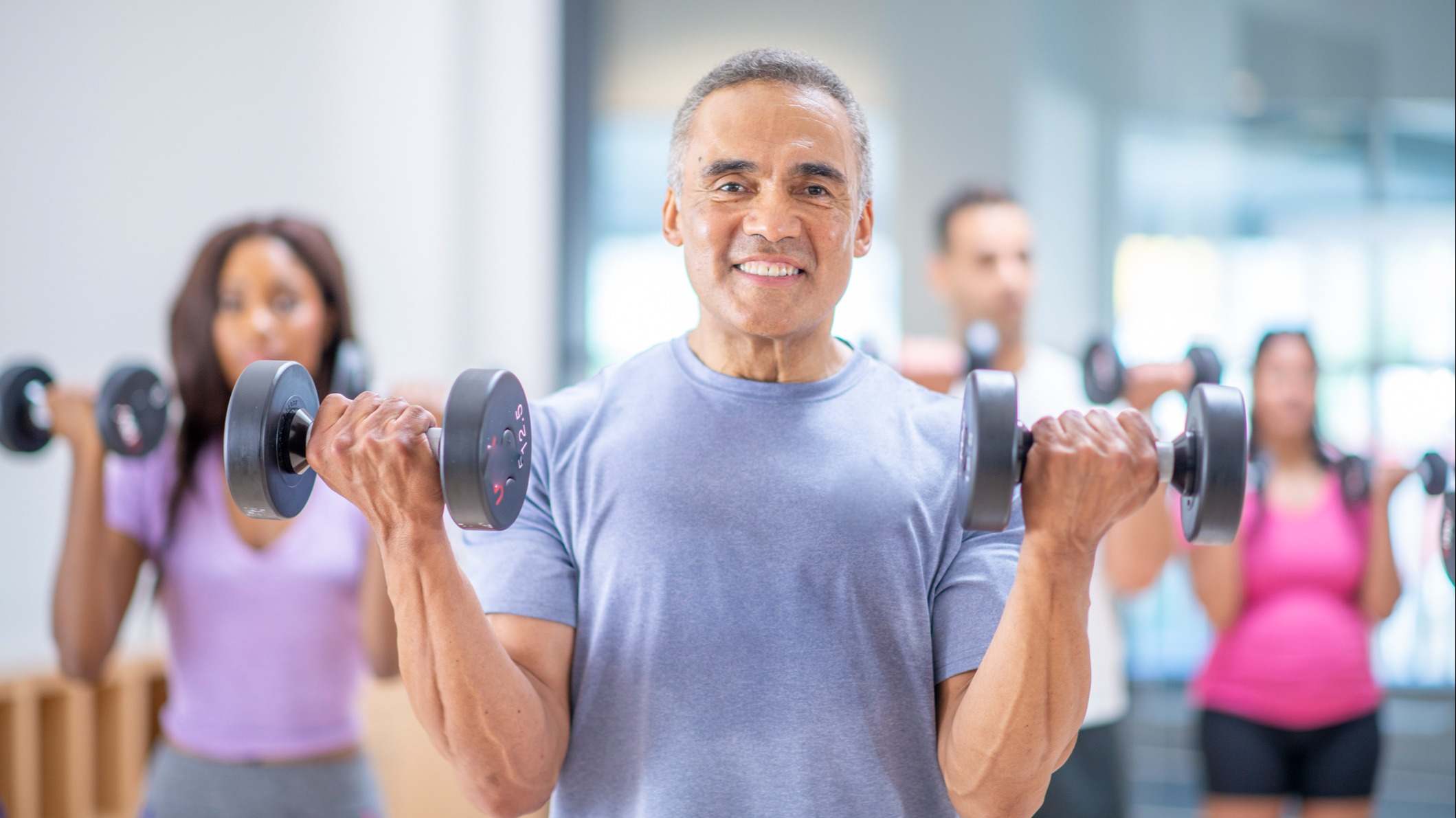 ejercicios para aumentar la masa muscular en hombres mayores de 50 años