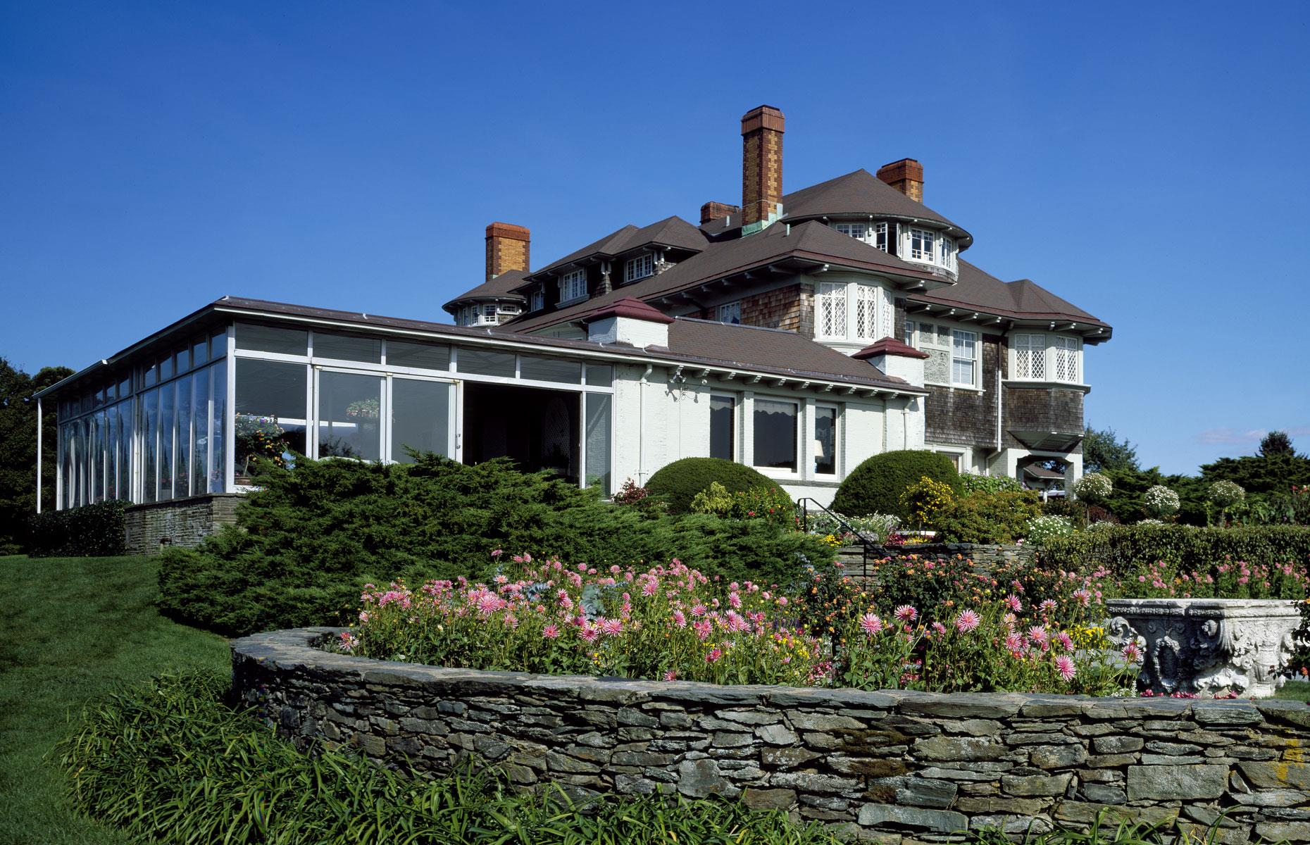 Inside The Homes Of JFK And Jackie Kennedy, America's Iconic Power Couple