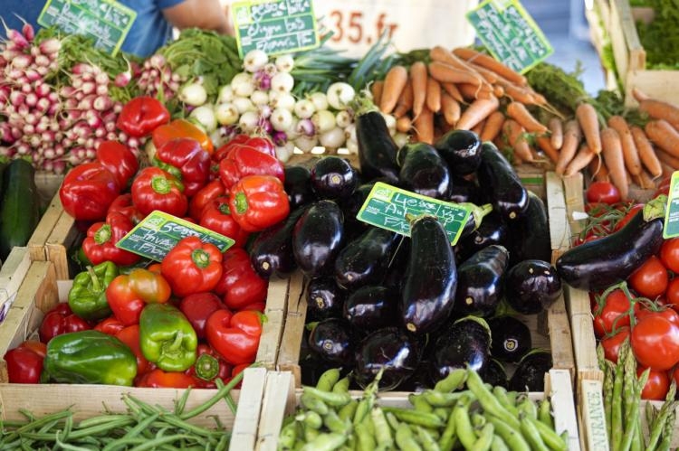 le prix des aliments bons pour la santé s’est envolé en 2023, déplore familles rurales