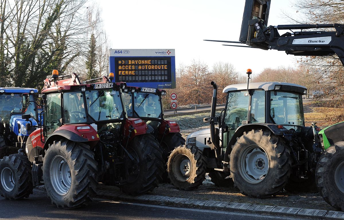 Manifestation Des Agriculteurs EN DIRECT : Tracteurs Et Agriculteurs ...